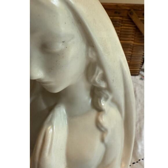 Vintage Haegar Pottery White Ceramic Virgin Mary Planter Vase Decor Made In USA - Picture 8 of 16
